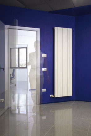 Алюминиевый радиатор STOUT Oscar 1800 4 секции (RAL 9010)